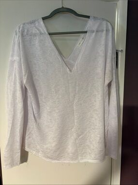 White V‑Neck Long Sleeve Top